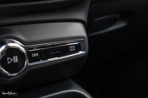 Volvo XC40 2.0 B4 R-Design | Memory | Cruise control | 360 camera | Apple carplay |
