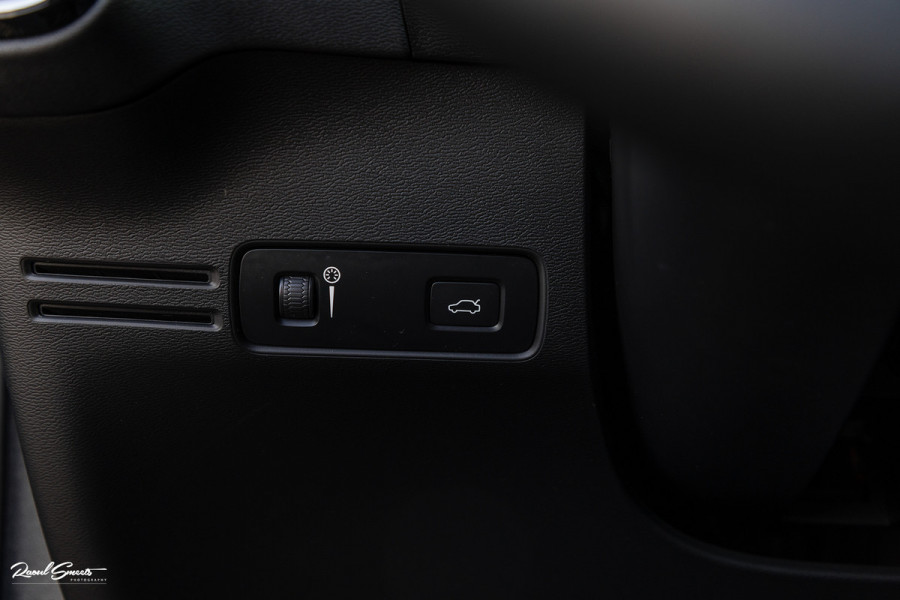 Volvo XC40 2.0 B4 R-Design | Memory | Cruise control | 360 camera | Apple carplay |
