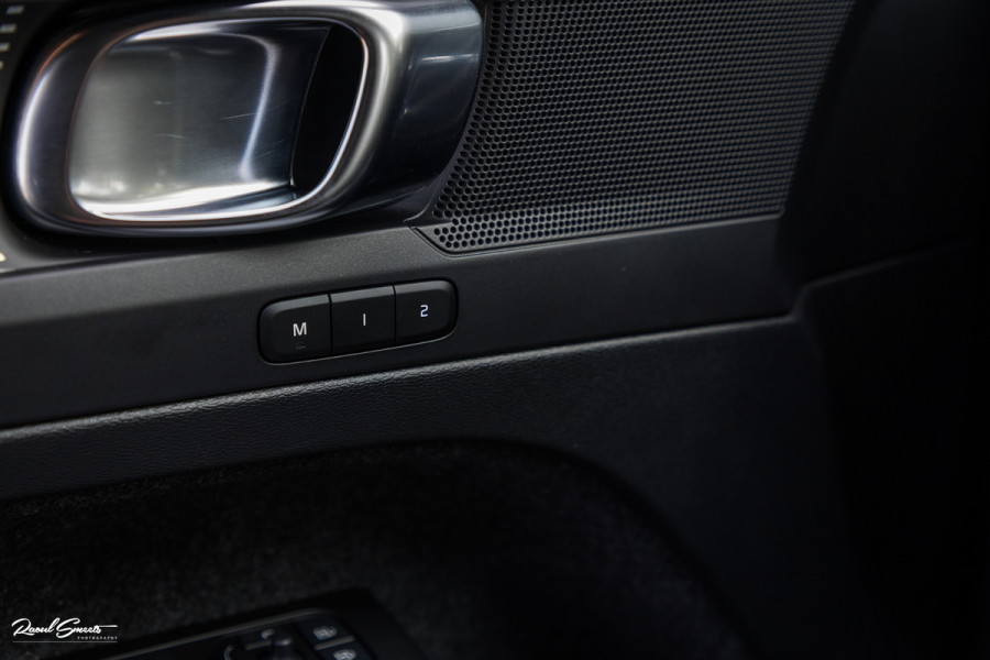 Volvo XC40 2.0 B4 R-Design | Memory | Cruise control | 360 camera | Apple carplay |