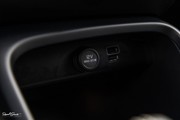 Volvo XC40 2.0 B4 R-Design | Memory | Cruise control | 360 camera | Apple carplay |