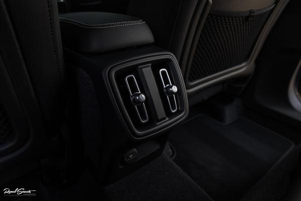 Volvo XC40 2.0 B4 R-Design | Memory | Cruise control | 360 camera | Apple carplay |