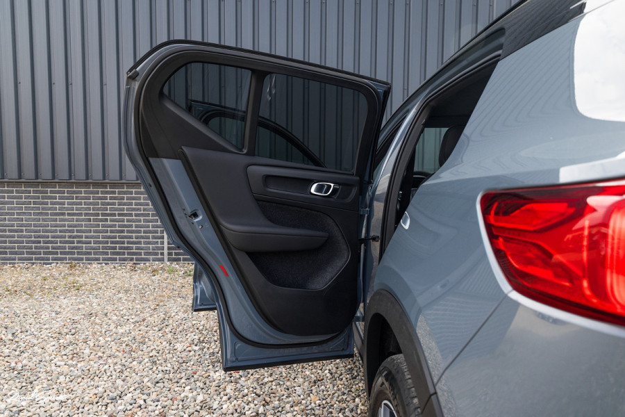 Volvo XC40 2.0 B4 R-Design | Memory | Cruise control | 360 camera | Apple carplay |