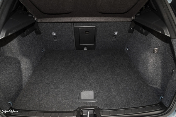 Volvo XC40 2.0 B4 R-Design | Memory | Cruise control | 360 camera | Apple carplay |