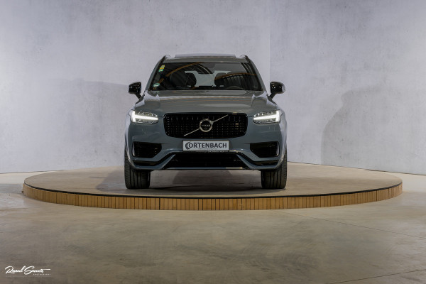Volvo XC90 2.0 T8 Recharge AWD Plus Dark | Long Range | Zwenkbare trekhaak | Panorama dak | Adaptieve cruise | Harman Kardon | Memory |