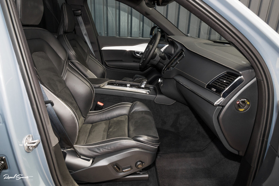 Volvo XC90 2.0 T8 Recharge AWD Plus Dark | Long Range | Zwenkbare trekhaak | Panorama dak | Adaptieve cruise | Harman Kardon | Memory |