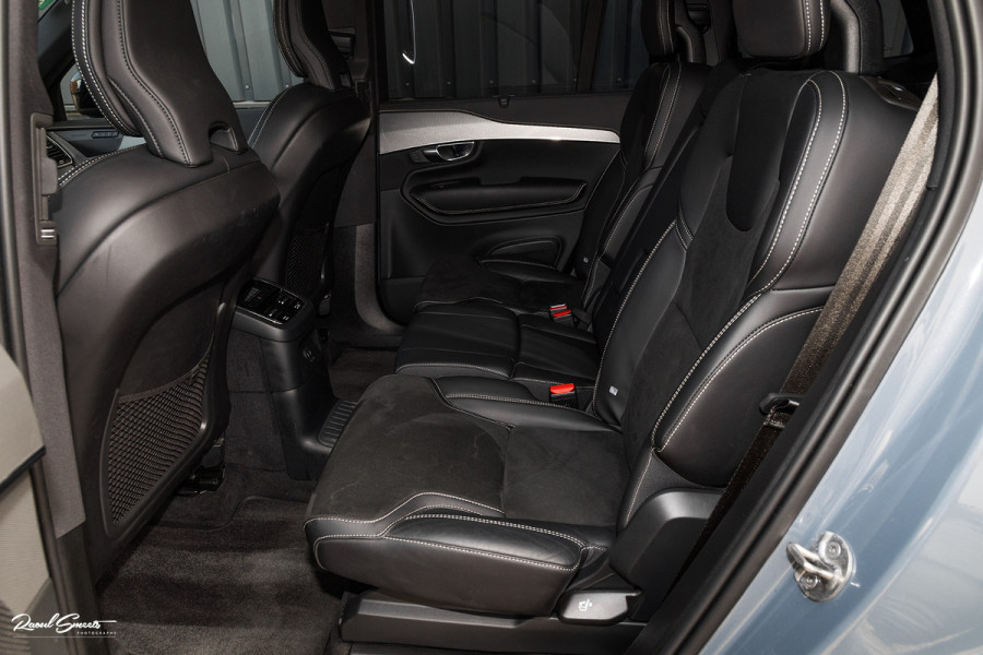 Volvo XC90 2.0 T8 Recharge AWD Plus Dark | Long Range | Zwenkbare trekhaak | Panorama dak | Adaptieve cruise | Harman Kardon | Memory |