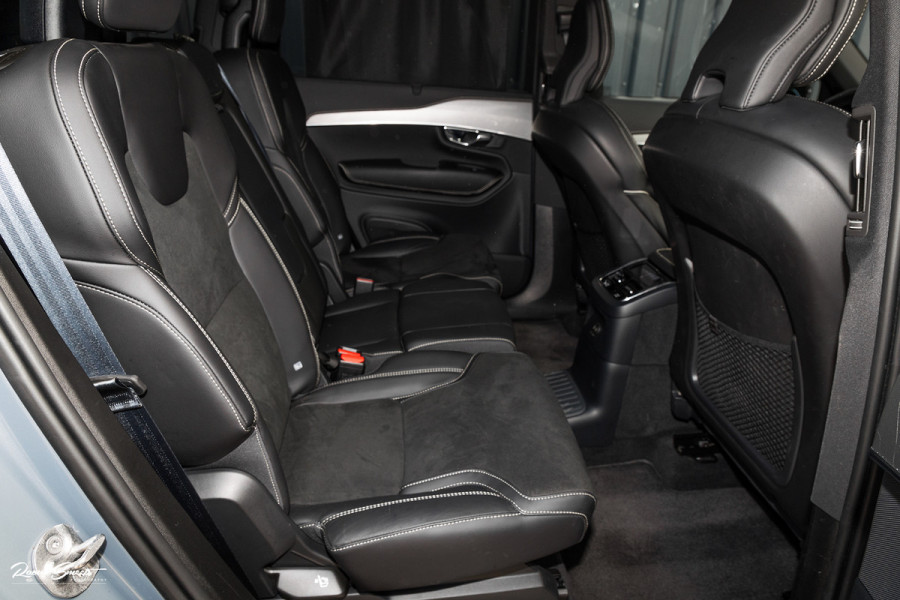 Volvo XC90 2.0 T8 Recharge AWD Plus Dark | Long Range | Zwenkbare trekhaak | Panorama dak | Adaptieve cruise | Harman Kardon | Memory |