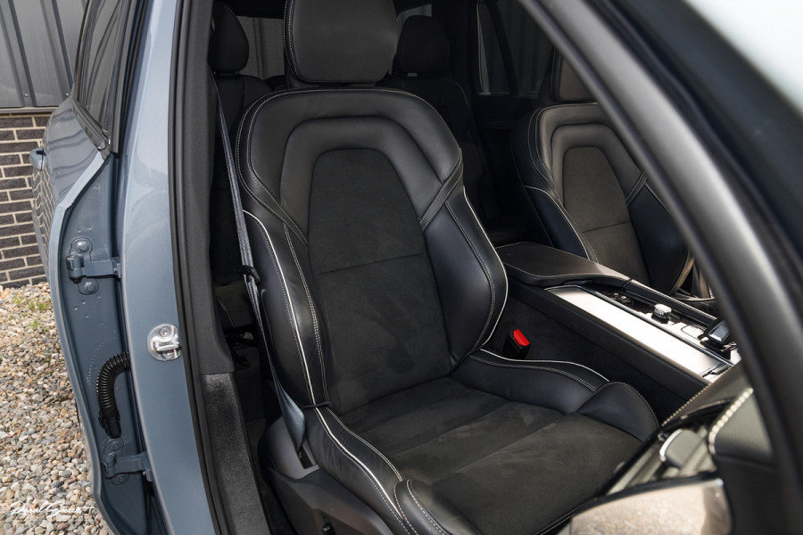 Volvo XC90 2.0 T8 Recharge AWD Plus Dark | Long Range | Zwenkbare trekhaak | Panorama dak | Adaptieve cruise | Harman Kardon | Memory |