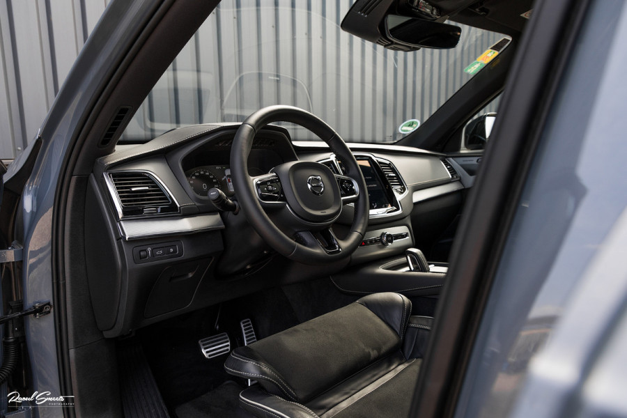Volvo XC90 2.0 T8 Recharge AWD Plus Dark | Long Range | Zwenkbare trekhaak | Panorama dak | Adaptieve cruise | Harman Kardon | Memory |