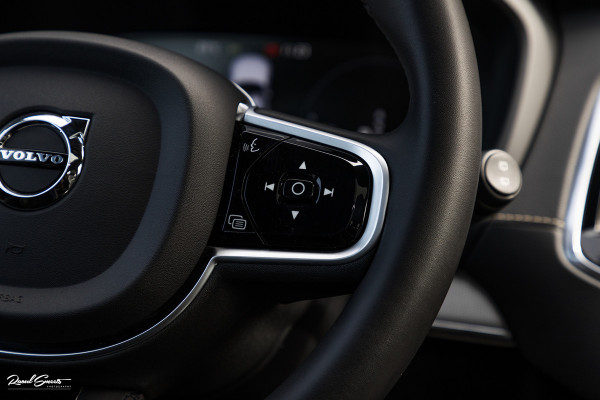 Volvo XC90 2.0 T8 Recharge AWD Plus Dark | Long Range | Zwenkbare trekhaak | Panorama dak | Adaptieve cruise | Harman Kardon | Memory |
