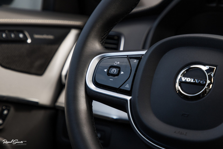 Volvo XC90 2.0 T8 Recharge AWD Plus Dark | Long Range | Zwenkbare trekhaak | Panorama dak | Adaptieve cruise | Harman Kardon | Memory |