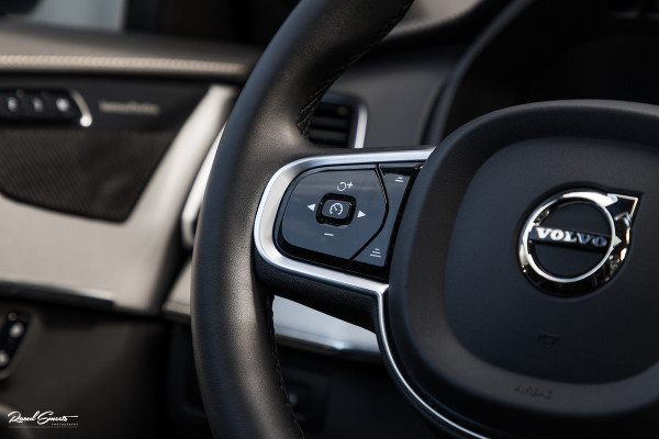 Volvo XC90 2.0 T8 Recharge AWD Plus Dark | Long Range | Zwenkbare trekhaak | Panorama dak | Adaptieve cruise | Harman Kardon | Memory |