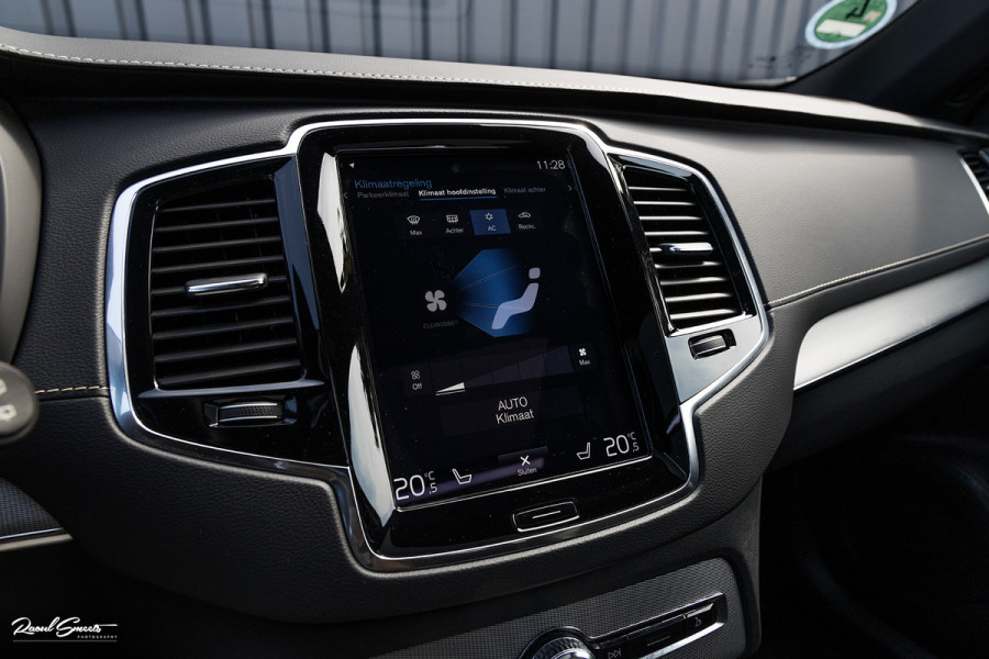 Volvo XC90 2.0 T8 Recharge AWD Plus Dark | Long Range | Zwenkbare trekhaak | Panorama dak | Adaptieve cruise | Harman Kardon | Memory |