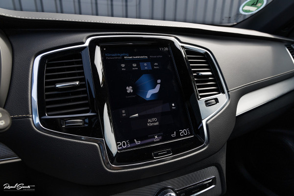 Volvo XC90 2.0 T8 Recharge AWD Plus Dark | Long Range | Zwenkbare trekhaak | Panorama dak | Adaptieve cruise | Harman Kardon | Memory |