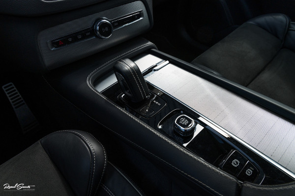 Volvo XC90 2.0 T8 Recharge AWD Plus Dark | Long Range | Zwenkbare trekhaak | Panorama dak | Adaptieve cruise | Harman Kardon | Memory |
