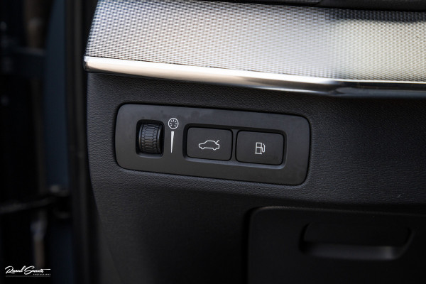 Volvo XC90 2.0 T8 Recharge AWD Plus Dark | Long Range | Zwenkbare trekhaak | Panorama dak | Adaptieve cruise | Harman Kardon | Memory |