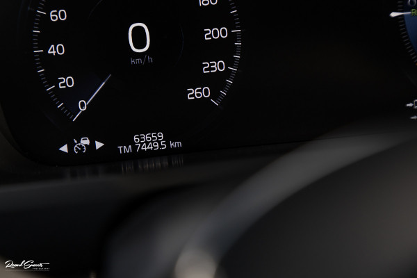 Volvo XC90 2.0 T8 Recharge AWD Plus Dark | Long Range | Zwenkbare trekhaak | Panorama dak | Adaptieve cruise | Harman Kardon | Memory |