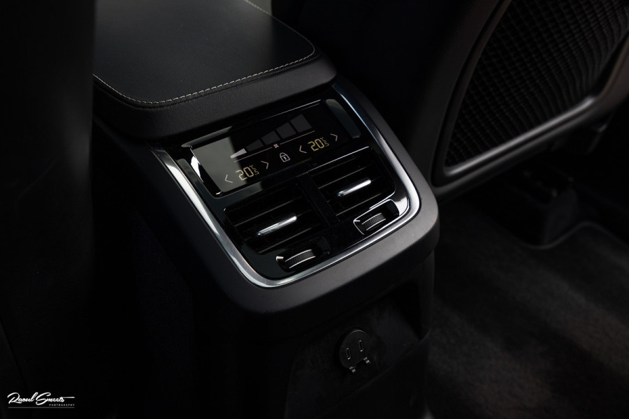 Volvo XC90 2.0 T8 Recharge AWD Plus Dark | Long Range | Zwenkbare trekhaak | Panorama dak | Adaptieve cruise | Harman Kardon | Memory |