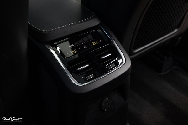 Volvo XC90 2.0 T8 Recharge AWD Plus Dark | Long Range | Zwenkbare trekhaak | Panorama dak | Adaptieve cruise | Harman Kardon | Memory |