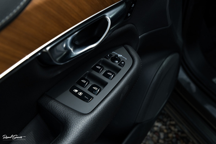 Volvo XC90 2.0 T8 Recharge AWD Plus Bright | Long Range | Zwenkbare trekhaak | Panorama dak | Harman Kardon | Adaptieve cruise | Memory |