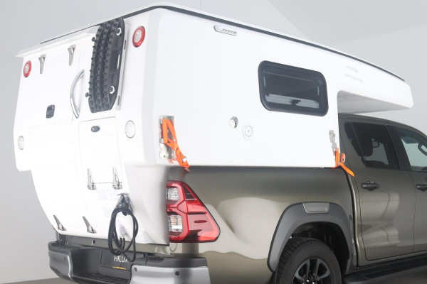 Toyota Hilux CAMPER OPBOUW *NIEUW* (€25.000,- ex.BTW) / €30.250,- incl. BTW