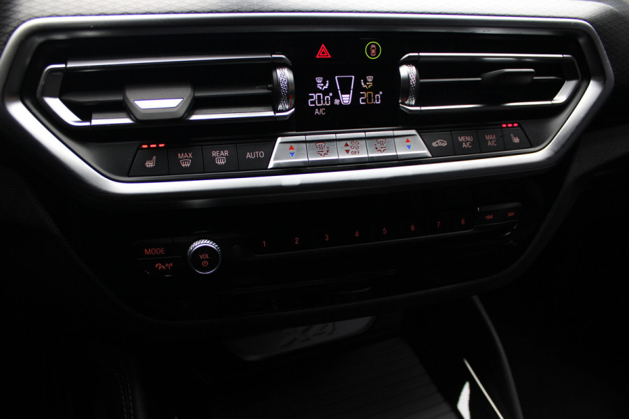 BMW X4 xDrive20i M-Sport HUD Leer Navi Camera ACC Laserlight Elektr. Achterklep Elektr. trekhaak Climate (3-zone) PDC LM velgen Fabrieksgarantie!