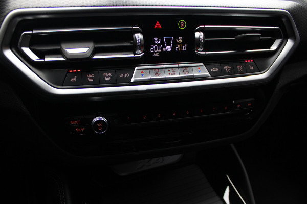 BMW X4 xDrive20i M-Sport HUD Leer Navi Camera ACC Laserlight Elektr. Achterklep Elektr. trekhaak Climate (3-zone) PDC LM velgen Fabrieksgarantie!