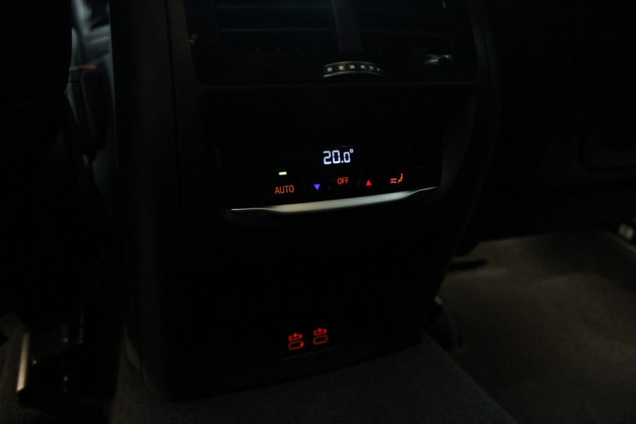 BMW X4 xDrive20i M-Sport HUD Leer Navi Camera ACC Laserlight Elektr. Achterklep Elektr. trekhaak Climate (3-zone) PDC LM velgen Fabrieksgarantie!