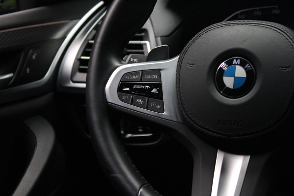 BMW X4 xDrive20i M-Sport HUD Leer Navi Camera ACC Laserlight Elektr. Achterklep Elektr. trekhaak Climate (3-zone) PDC LM velgen Fabrieksgarantie!