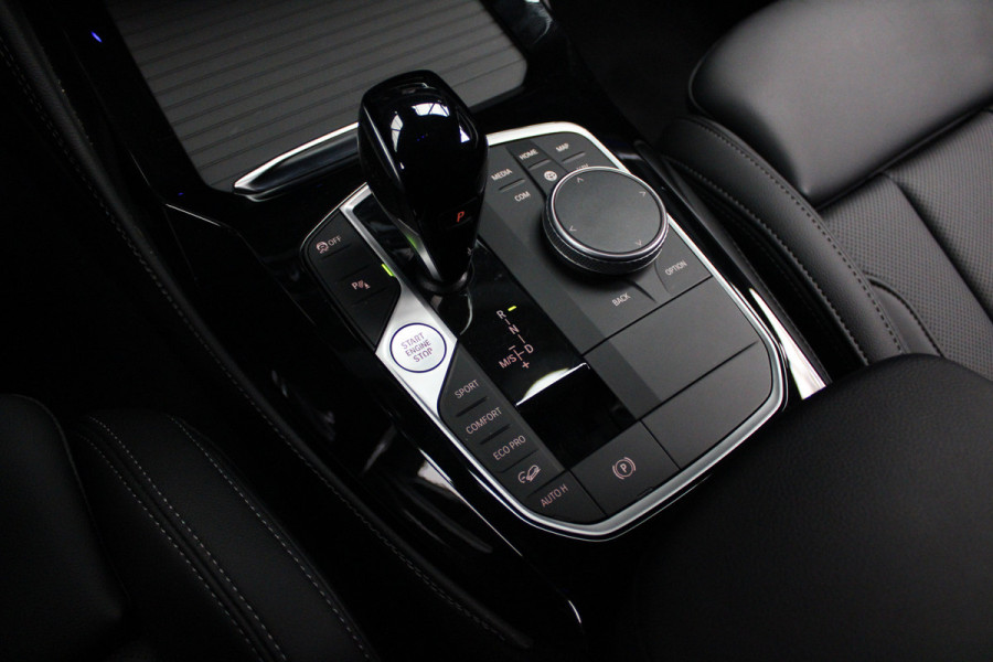 BMW X4 xDrive20i M-Sport HUD Leer Navi Camera ACC Laserlight Elektr. Achterklep Elektr. trekhaak Climate (3-zone) PDC LM velgen Fabrieksgarantie!