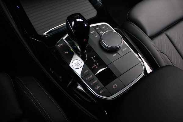 BMW X4 xDrive20i M-Sport HUD Leer Navi Camera ACC Laserlight Elektr. Achterklep Elektr. trekhaak Climate (3-zone) PDC LM velgen Fabrieksgarantie!