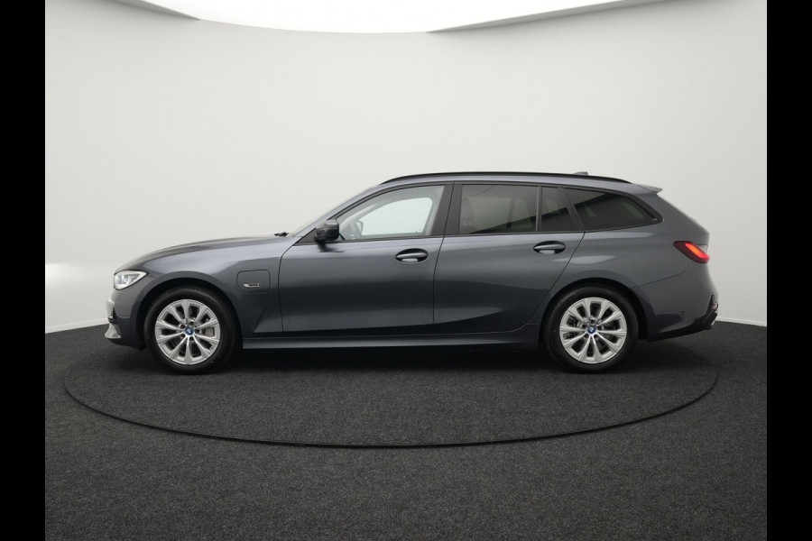 BMW 3 Serie Touring 330e Sportline Plug In Hybrid PHEV | Trekhaak af Fabriek | Adaptive Cruise Control | 360 Camera |Head Up | Sportstoelen Verwarmd | Carplay | Keyless | Virtual | BLIS | Navi Full Map |