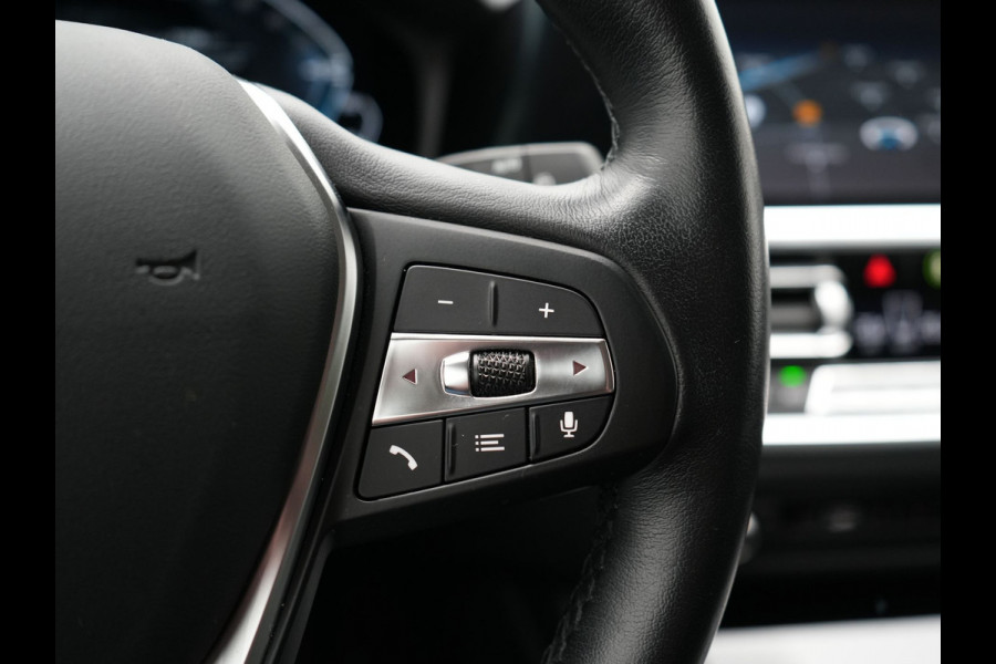 BMW 3 Serie Touring 330e Sportline Plug In Hybrid PHEV | Trekhaak af Fabriek | Adaptive Cruise Control | 360 Camera |Head Up | Sportstoelen Verwarmd | Carplay | Keyless | Virtual | BLIS | Navi Full Map |
