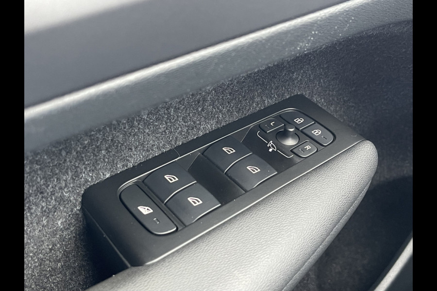 Volvo XC40 2.0 B4 R-Design | Trekhaak | CarPay | Camera | Keyless | LED | 18 inch