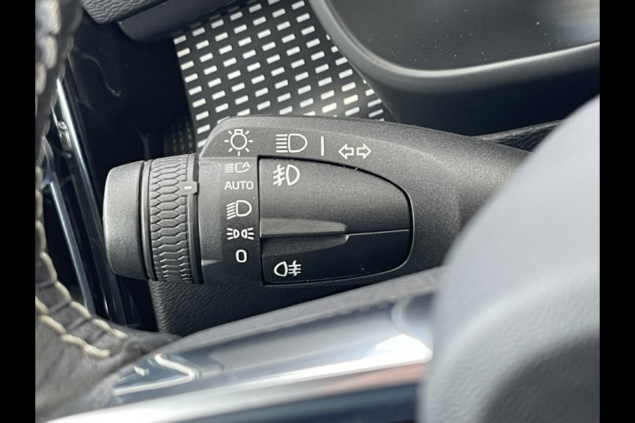 Volvo XC40 2.0 B4 R-Design | Trekhaak | CarPay | Camera | Keyless | LED | 18 inch