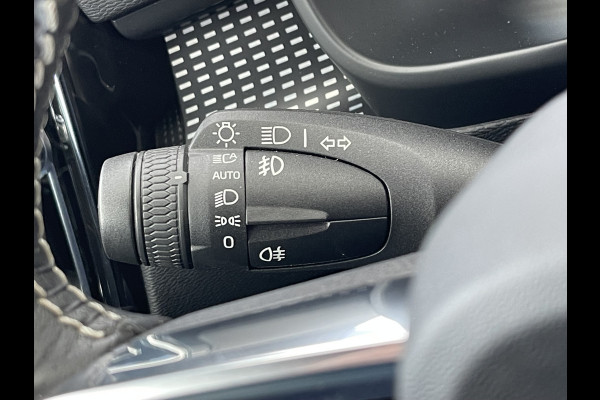 Volvo XC40 2.0 B4 R-Design | Trekhaak | CarPay | Camera | Keyless | LED | 18 inch
