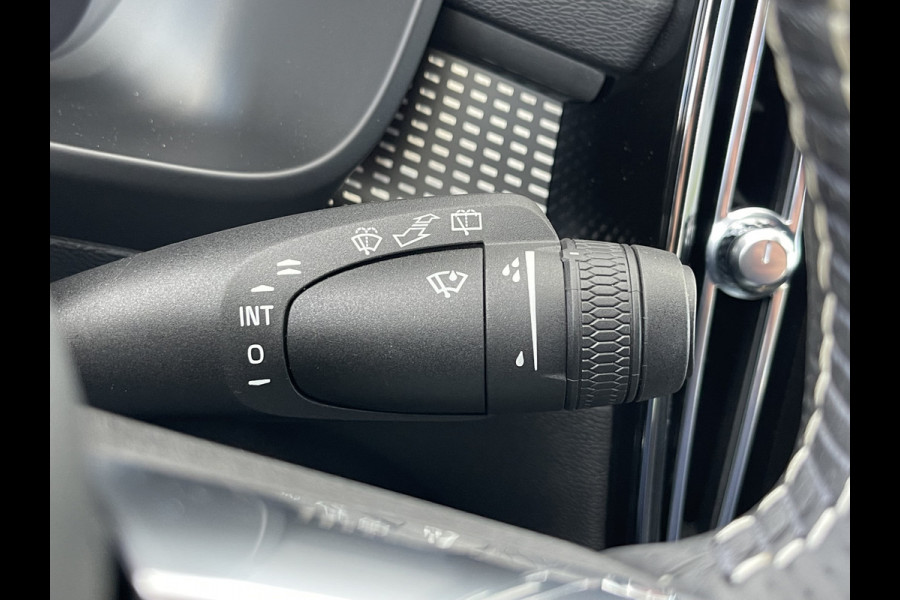 Volvo XC40 2.0 B4 R-Design | Trekhaak | CarPay | Camera | Keyless | LED | 18 inch