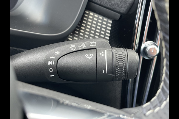 Volvo XC40 2.0 B4 R-Design | Trekhaak | CarPay | Camera | Keyless | LED | 18 inch