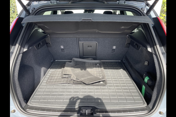 Volvo XC40 2.0 B4 R-Design | Trekhaak | CarPay | Camera | Keyless | LED | 18 inch