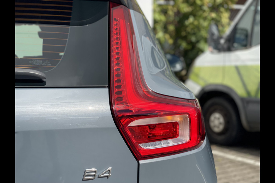 Volvo XC40 2.0 B4 R-Design | Trekhaak | CarPay | Camera | Keyless | LED | 18 inch