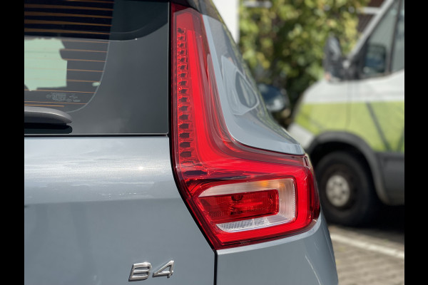 Volvo XC40 2.0 B4 R-Design | Trekhaak | CarPay | Camera | Keyless | LED | 18 inch