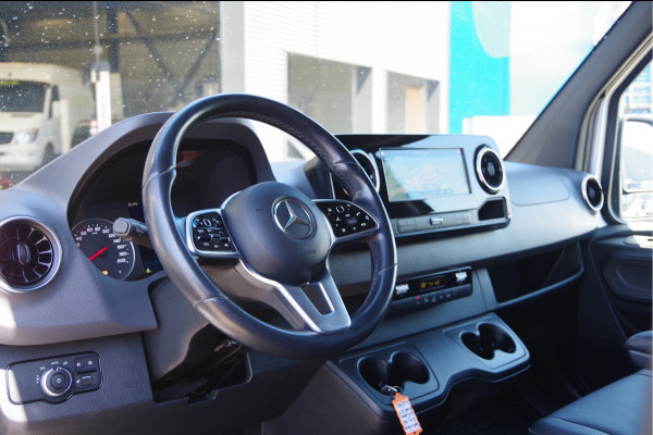 Mercedes-Benz Sprinter 319 3.0 CDI V6 L2H2 AUT. LED, LEDER, 3.5T TREKHAAK, ADAPT. CRUISE, 360 CAMERA, MBUX 10'', MISTLAMPEN, CLIMA, PARKEERSENSOREN, AP
