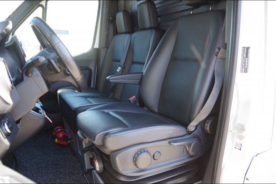 Mercedes-Benz Sprinter 319 3.0 CDI V6 L2H2 AUT. LED, LEDER, 3.5T TREKHAAK, ADAPT. CRUISE, 360 CAMERA, MBUX 10'', MISTLAMPEN, CLIMA, PARKEERSENSOREN, AP