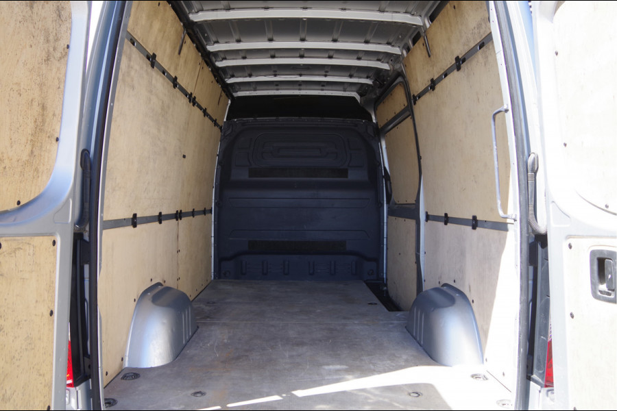 Mercedes-Benz Sprinter 319 3.0 CDI V6 L2H2 AUT. LED, LEDER, 3.5T TREKHAAK, ADAPT. CRUISE, 360 CAMERA, MBUX 10'', MISTLAMPEN, CLIMA, PARKEERSENSOREN, AP