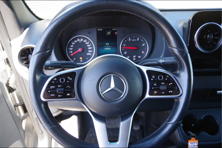 Mercedes-Benz Sprinter 319 3.0 CDI V6 L2H2 AUT. LED, LEDER, 3.5T TREKHAAK, ADAPT. CRUISE, 360 CAMERA, MBUX 10'', MISTLAMPEN, CLIMA, PARKEERSENSOREN, AP