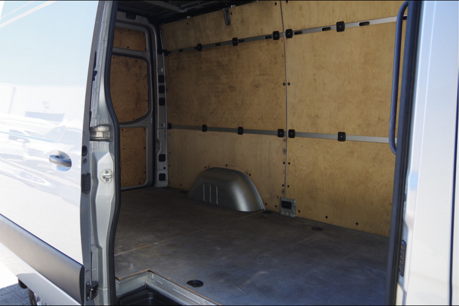 Mercedes-Benz Sprinter 319 3.0 CDI V6 L2H2 AUT. LED, LEDER, 3.5T TREKHAAK, ADAPT. CRUISE, 360 CAMERA, MBUX 10'', MISTLAMPEN, CLIMA, PARKEERSENSOREN, AP