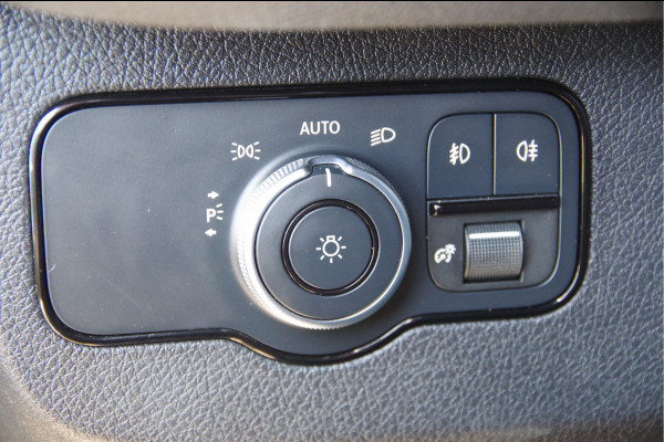 Mercedes-Benz Sprinter 319 3.0 CDI V6 L2H2 AUT. LED, LEDER, 3.5T TREKHAAK, ADAPT. CRUISE, 360 CAMERA, MBUX 10'', MISTLAMPEN, CLIMA, PARKEERSENSOREN, AP