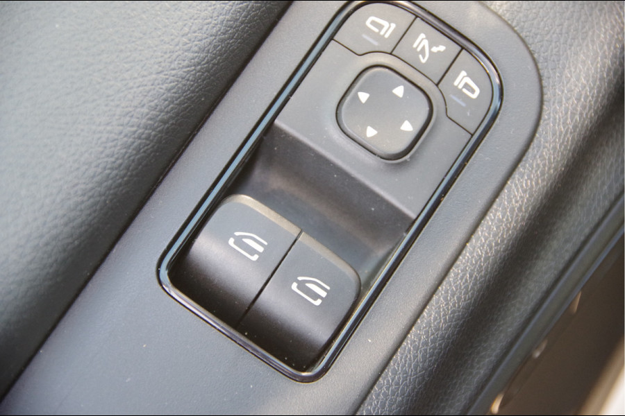 Mercedes-Benz Sprinter 319 3.0 CDI V6 L2H2 AUT. LED, LEDER, 3.5T TREKHAAK, ADAPT. CRUISE, 360 CAMERA, MBUX 10'', MISTLAMPEN, CLIMA, PARKEERSENSOREN, AP