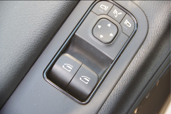 Mercedes-Benz Sprinter 319 3.0 CDI V6 L2H2 AUT. LED, LEDER, 3.5T TREKHAAK, ADAPT. CRUISE, 360 CAMERA, MBUX 10'', MISTLAMPEN, CLIMA, PARKEERSENSOREN, AP