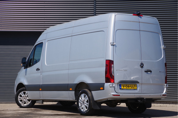 Mercedes-Benz Sprinter 319 3.0 CDI V6 L2H2 AUT. LED, LEDER, 3.5T TREKHAAK, ADAPT. CRUISE, 360 CAMERA, MBUX 10'', MISTLAMPEN, CLIMA, PARKEERSENSOREN, AP